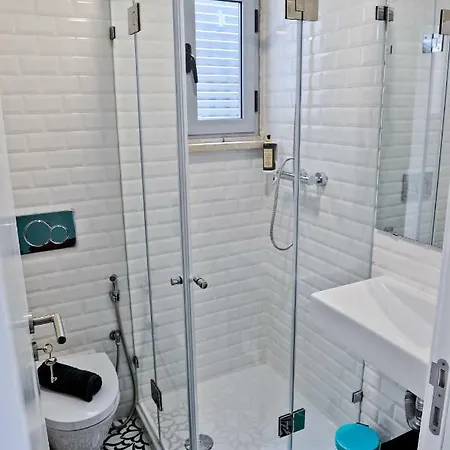 Champagne Vibes In - By Misha's Place 5c リスボン