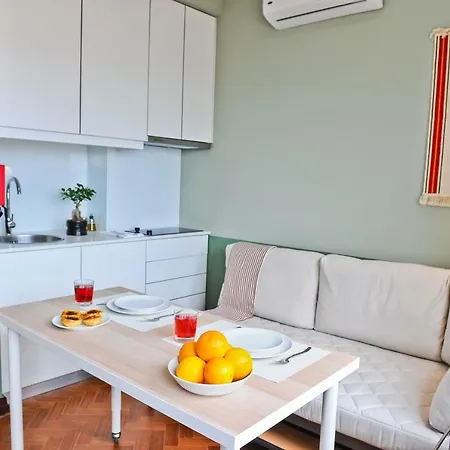 Champagne Vibes In - By Misha's Place 5c * Lisboa