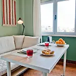 Champagne Vibes In - By Misha's Place 5c דירה