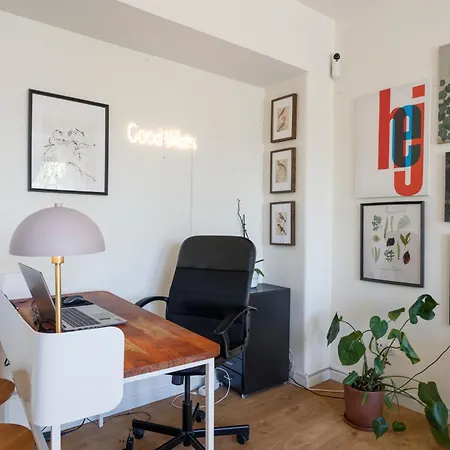 Champagne Vibes In - By Misha's Place 5c * Lisboa