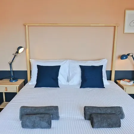 Champagne Vibes In - By Misha's Place 5c Lisboa